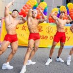 Dàn trai đẹp 6 múi diễu hành ủng hộ đồng tính